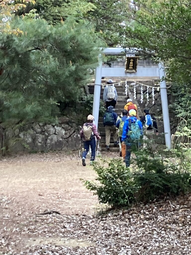 今熊山頂上の今熊神社